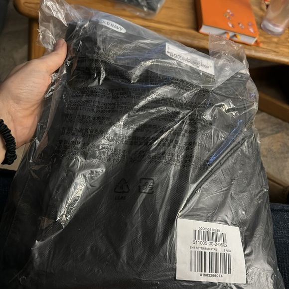 EHR Old Navy High Waisted Boyfriend Ryan Cutoff Jeans - Picture 2 of 4